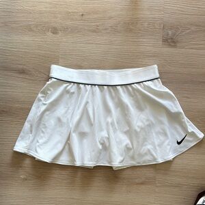 Nike Women's White Tennis Skort